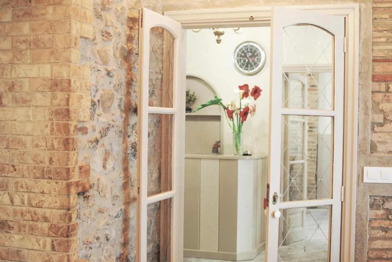 Guest house Fonda Mitja Hotel Torroella De Montgri Spain